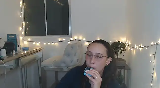 Snapshot of Skarlet_Adams28 chatting on 01-31-25, 12:50 Skarlet Adams28 online show from 01-31-25, 12:50