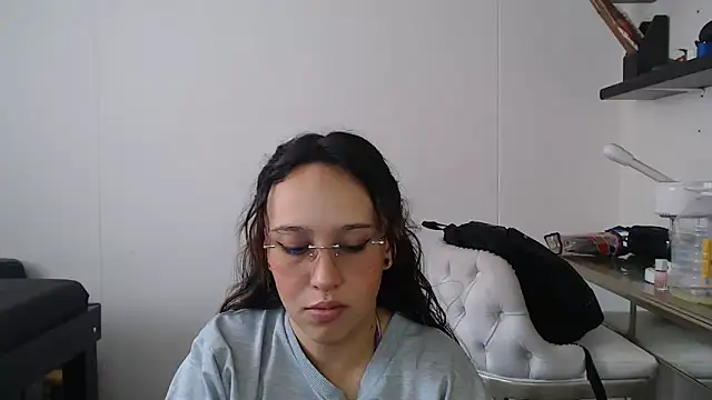 Snapshot of Skarlet_Adams28 chatting on 02-05-25, 02:26 Skarlet Adams28 online show from 02-05-25, 02:26