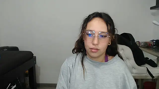 Snapshot of Skarlet_Adams28 chatting on 02-06-25, 02:00 Skarlet Adams28 online show from 02-06-25, 02:00