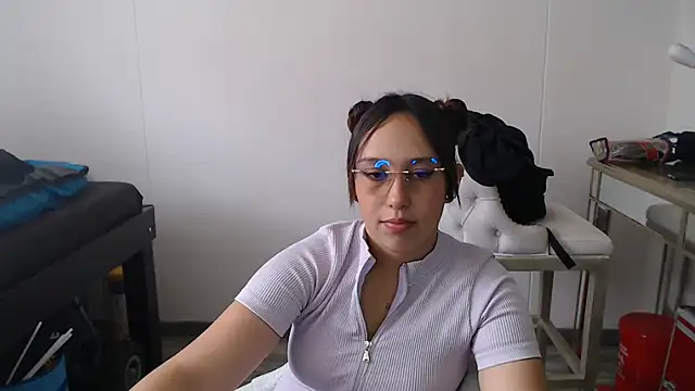 Snapshot of Skarlet_Adams28 chatting on 02-06-25, 06:02 Skarlet Adams28 online show from 02-06-25, 06:02