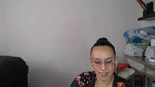 Snapshot of Skarlet_Adams28 chatting on 02-13-25, 08:24 Skarlet Adams28 online show from 02-13-25, 08:24