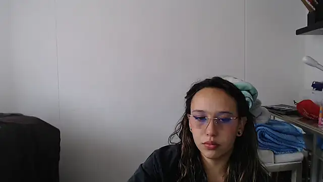 Snapshot of Skarlet_Adams28 chatting on 02-18-25, 06:58 Skarlet Adams28 online show from 02-18-25, 06:58