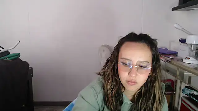 Snapshot of Skarlet_Adams28 chatting on 03-04-25, 07:11 Skarlet Adams28 online show from 03-04-25, 07:11