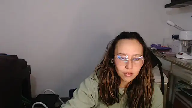 Snapshot of Skarlet_Adams28 chatting on 03-05-25, 02:57 Skarlet Adams28 online show from 03-05-25, 02:57