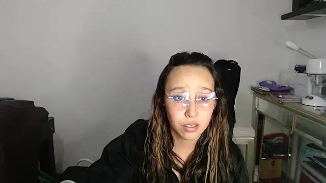 Snapshot of Skarlet_Adams28 chatting on 03-05-25, 11:16 Skarlet Adams28 online show from 03-05-25, 11:16