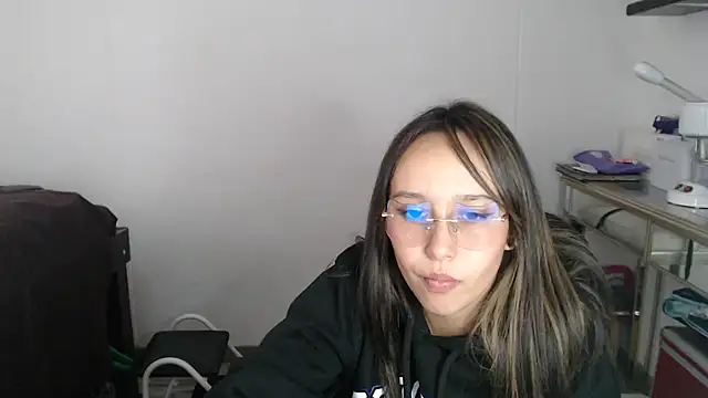 Snapshot of Skarlet_Adams28 chatting on 03-06-25, 09:20 Skarlet Adams28 online show from 03-06-25, 09:20