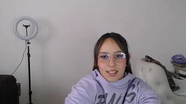 Snapshot of Skarlet_Adams28 chatting on 03-09-25, 03:27 Skarlet Adams28 online show from 03-09-25, 03:27