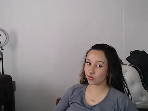 Snapshot of Skarlet_Adams28 chatting on 03-12-25, 04:02 Skarlet Adams28 online show from 03-12-25, 04:02