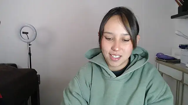 Snapshot of Skarlet_Adams28 chatting on 03-15-25, 05:59 Skarlet Adams28 online show from 03-15-25, 05:59