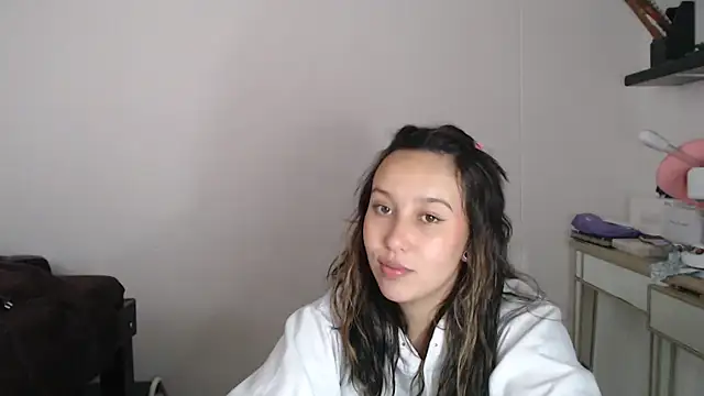 Snapshot of Skarlet_Adams28 chatting on 03-17-25, 10:17 Skarlet Adams28 online show from 03-17-25, 10:17