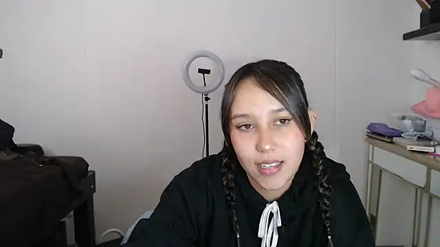 Snapshot of Skarlet_Adams28 chatting on 03-21-25, 09:01 Skarlet Adams28 online show from 03-21-25, 09:01