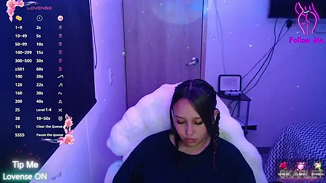 Snapshot of Skarlet_Adams28 chatting on 09-26-25, 10:36 Skarlet Adams28 online show from 09-26-25, 10:36