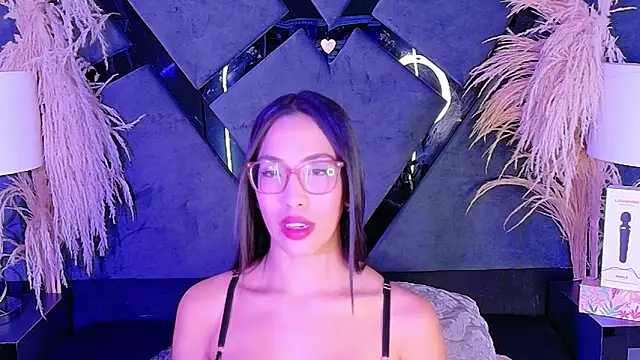 KylieWhite online show from 11-04-25, 05:39