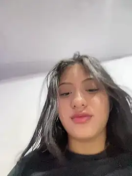 Snapshot of Estefanii- chatting on 02-27-25, 08:17 Estefanii- online show from 02-27-25, 08:17