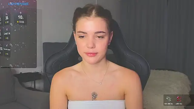 adrianawow1 online show from 10-19-25, 02:12