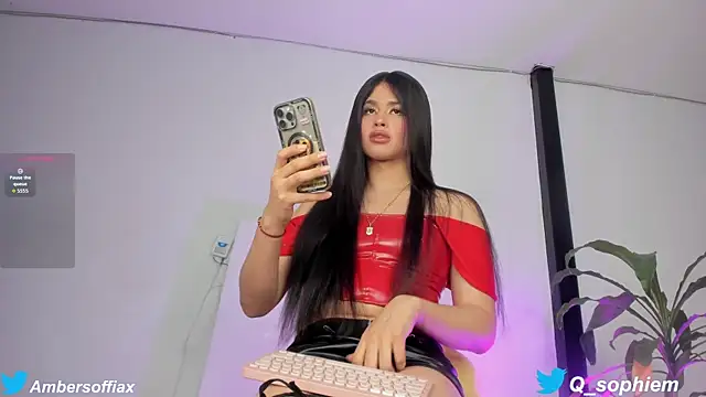 Snapshot of Queensophie_m chatting on 11-29-25, 03:53 Queensophie m online show from 11-29-25, 03:53