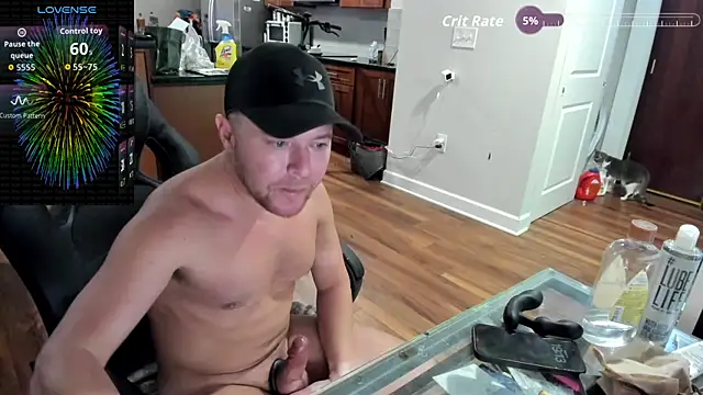 Snapshot of aaron_s_x chatting on 10-11-25, 11:14 aaron s x online show from 10-11-25, 11:14