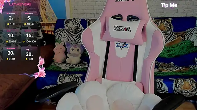 Snapshot of b1gBlushkk chatting on 10-04-25, 02:04 b1gBlushkk online show from 10-04-25, 02:04