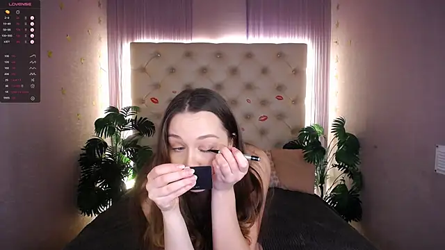 Julie Rhodes online show from 12-12-24, 12:44