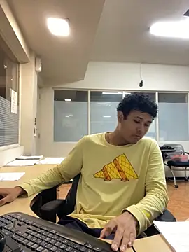 Snapshot of Brencuz chatting on 10-11-25, 05:11 Brencuz online show from 10-11-25, 05:11