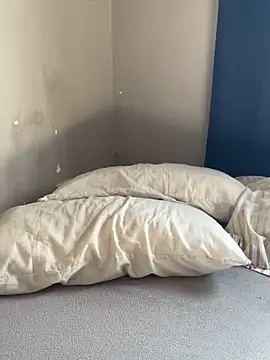 Snapshot of Brencuz chatting on 10-19-25, 03:56 Brencuz online show from 10-19-25, 03:56