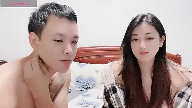 Snapshot of Lulu-y chatting on 12-04-24, 04:05 Lulu-y online show from 12-04-24, 04:05