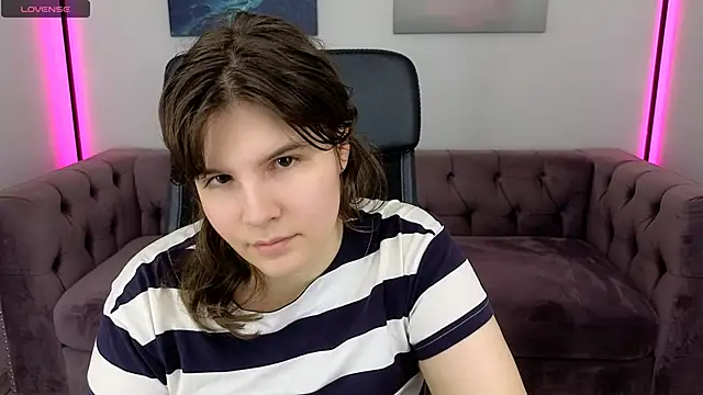 Snapshot of Ruyjin_Choi chatting on 09-13-25, 11:32 Ruyjin Choi online show from 09-13-25, 11:32