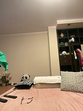 Snapshot of MichelleCara chatting on 10-29-25, 05:31 MichelleCara online show from 10-29-25, 05:31