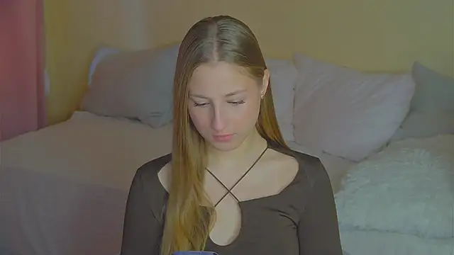 BritneyCruze online show from 11-18-25, 09:03