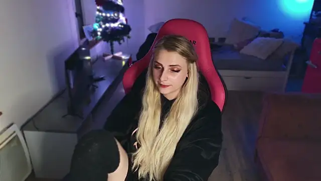 Snapshot of ce_leste__ chatting on 12-30-24, 09:40 ce leste   online show from 12-30-24, 09:40