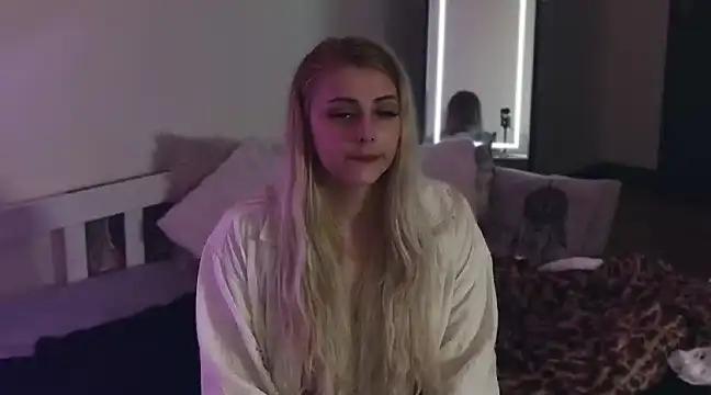 Snapshot of ce_leste__ chatting on 01-10-25, 09:10 ce leste   online show from 01-10-25, 09:10