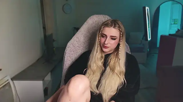 Snapshot of ce_leste__ chatting on 01-26-25, 05:13 ce leste   online show from 01-26-25, 05:13