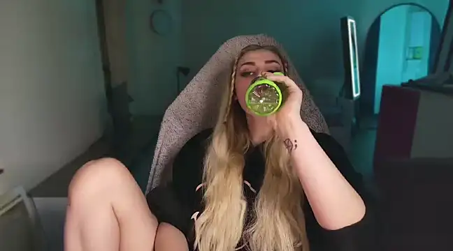 Snapshot of ce_leste__ chatting on 01-26-25, 08:23 ce leste   online show from 01-26-25, 08:23