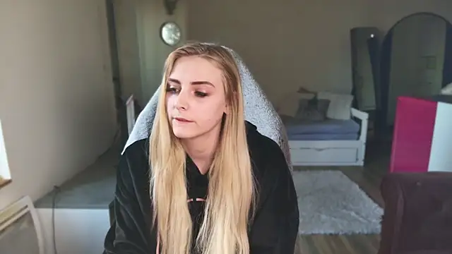 Snapshot of ce_leste__ chatting on 02-01-25, 04:22 ce leste   online show from 02-01-25, 04:22