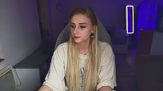 Snapshot of ce_leste__ chatting on 02-02-25, 09:56 ce leste   online show from 02-02-25, 09:56