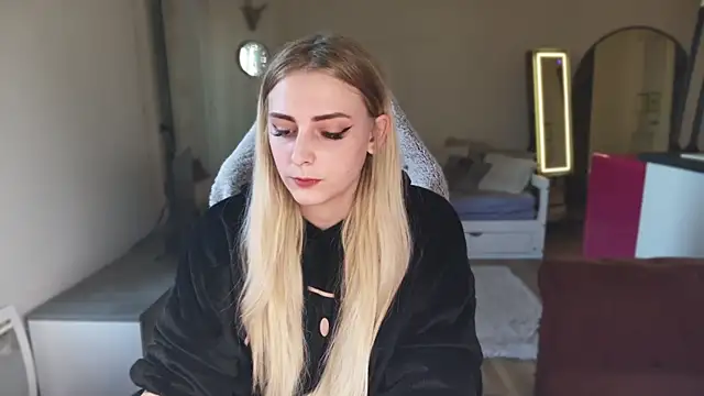 Snapshot of ce_leste__ chatting on 02-05-25, 04:36 ce leste   online show from 02-05-25, 04:36