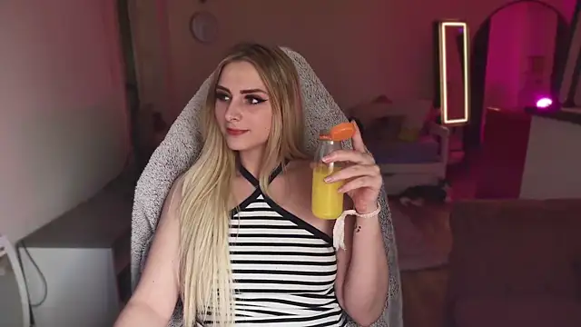 Snapshot of ce_leste__ chatting on 02-06-25, 05:19 ce leste   online show from 02-06-25, 05:19