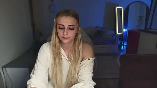 Snapshot of ce_leste__ chatting on 02-07-25, 09:04 ce leste   online show from 02-07-25, 09:04