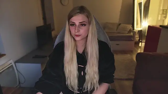 Snapshot of ce_leste__ chatting on 02-15-25, 10:10 ce leste   online show from 02-15-25, 10:10