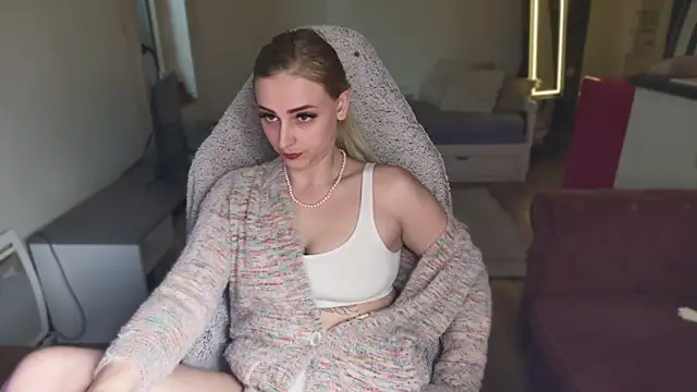 Snapshot of ce_leste__ chatting on 02-16-25, 04:32 ce leste   online show from 02-16-25, 04:32