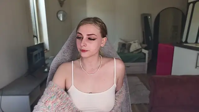 Snapshot of ce_leste__ chatting on 02-20-25, 01:40 ce leste   online show from 02-20-25, 01:40