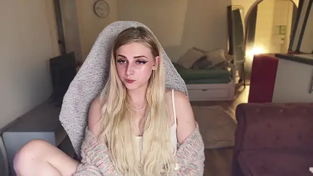 Snapshot of ce_leste__ chatting on 02-20-25, 08:47 ce leste   online show from 02-20-25, 08:47