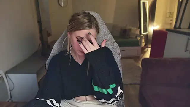 Snapshot of ce_leste__ chatting on 02-22-25, 04:09 ce leste   online show from 02-22-25, 04:09