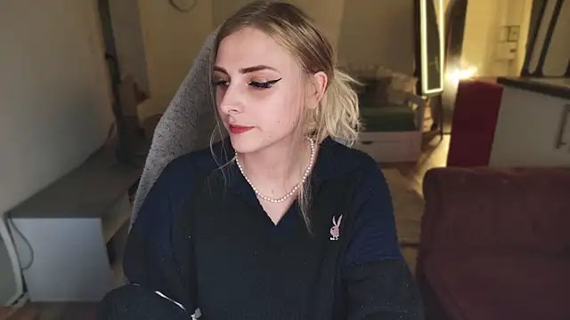 Snapshot of ce_leste__ chatting on 02-22-25, 09:04 ce leste   online show from 02-22-25, 09:04