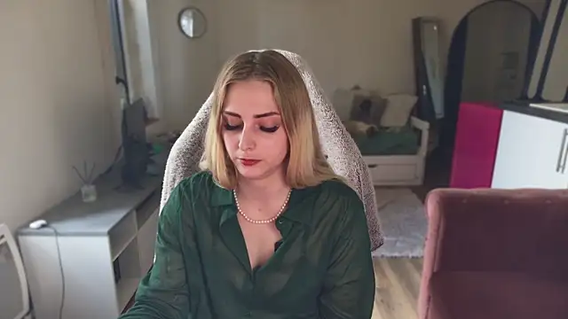 Snapshot of ce_leste__ chatting on 03-07-25, 11:29 ce leste   online show from 03-07-25, 11:29