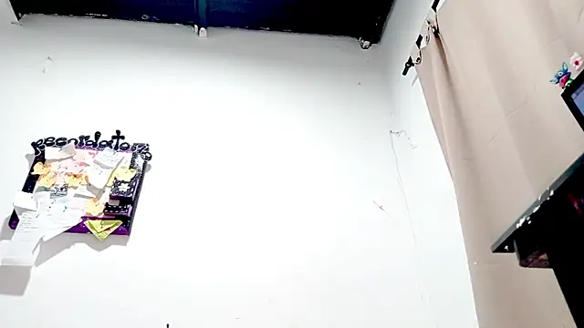 Snapshot of PetiteIvoryQueen19 chatting on 10-13-25, 03:28 PetiteIvoryQueen19 online show from 10-13-25, 03:28