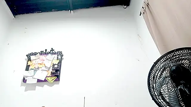 Snapshot of PetiteIvoryQueen19 chatting on 10-18-25, 05:21 PetiteIvoryQueen19 online show from 10-18-25, 05:21