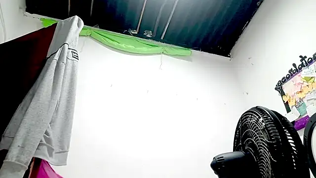 Snapshot of PetiteIvoryQueen19 chatting on 11-11-25, 04:34 PetiteIvoryQueen19 online show from 11-11-25, 04:34