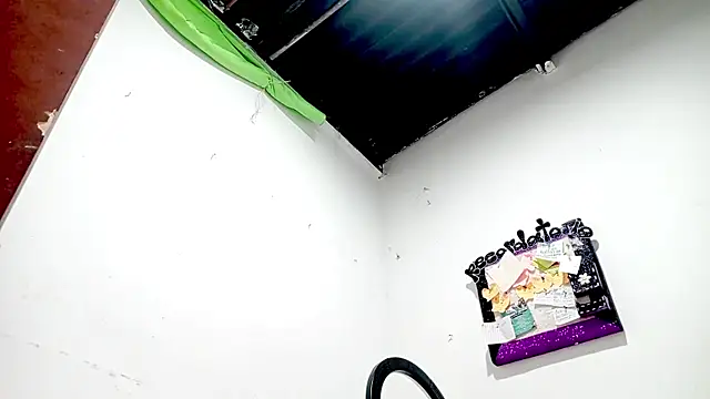 Snapshot of PetiteIvoryQueen19 chatting on 12-03-25, 04:09 PetiteIvoryQueen19 online show from 12-03-25, 04:09