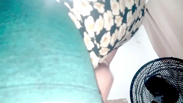 Snapshot of PetiteIvoryQueen19 chatting on 12-05-25, 03:15 PetiteIvoryQueen19 online show from 12-05-25, 03:15